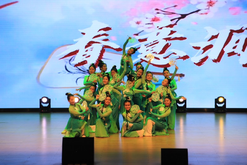 向老师致敬阳光书院兴义书院隆重举行第39个教师节庆祝大会